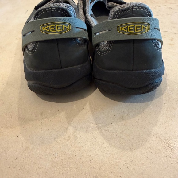 Black and Gray Mary Jane Keens - Picture 6 of 7